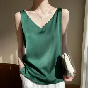 débardeur en satin col en v vert émeraude - image 4
